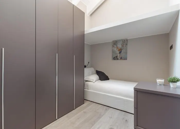 The Rent - Spacious In Paolo Sarpi Appartement