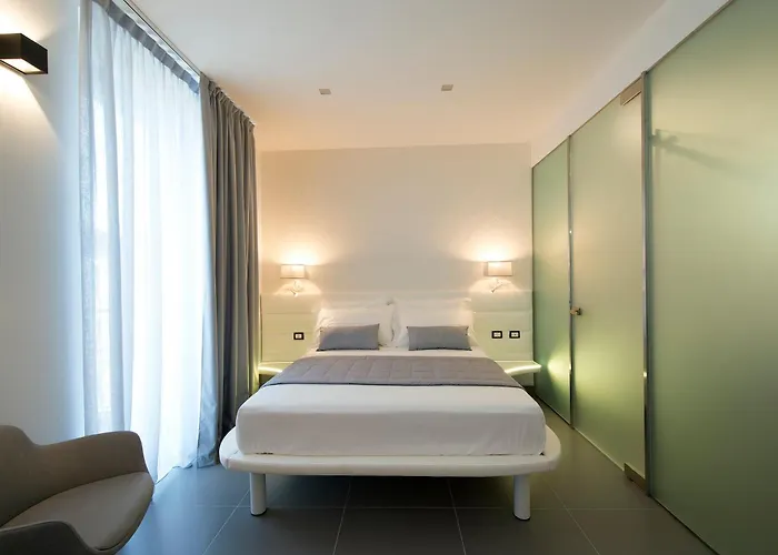 Gatto Bianco Mia 2* ミラノ