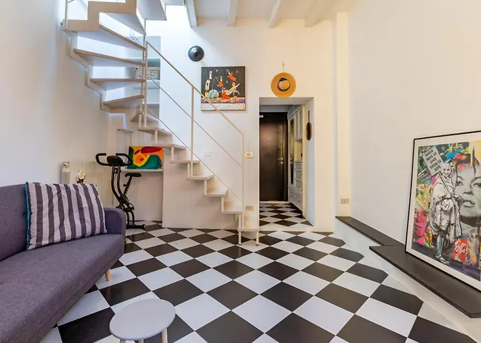 Porta Ticinese Colorful Apartment! *