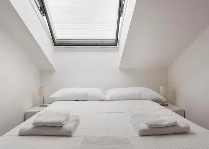 2 Bedroom 2 Bathroom Apt - Duomo 2 밀라노