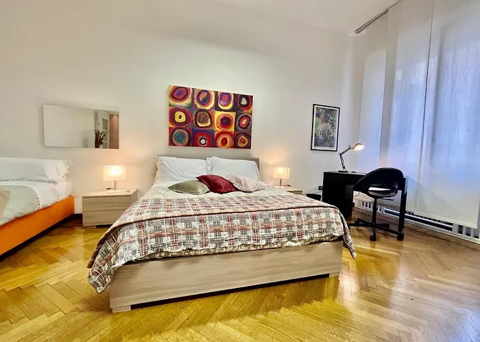 아파트 Central Apartment