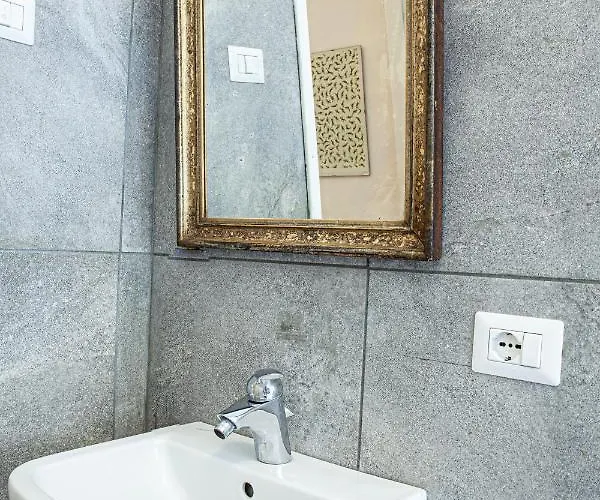 A Due Passi Dal Duomo Apartment *