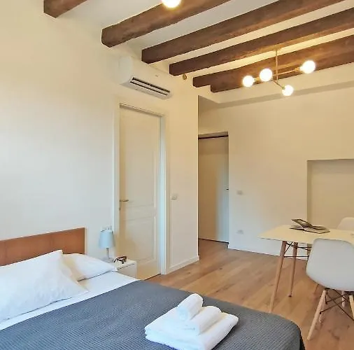 Navigli - Via Vigevano 아파트 밀라노