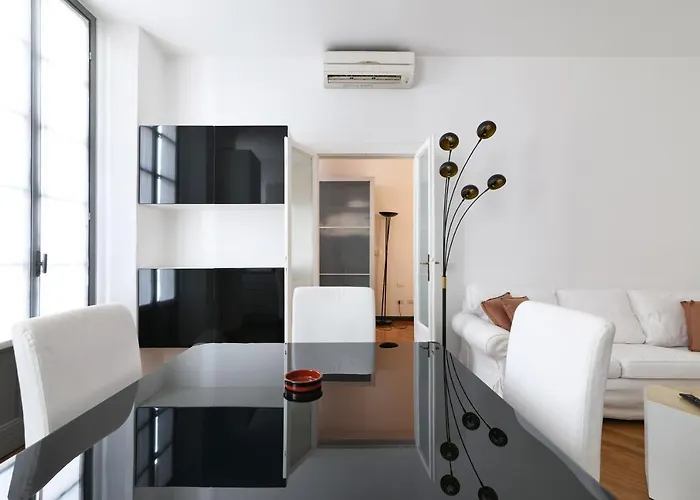 Charming San Babila Apt. * 밀라노