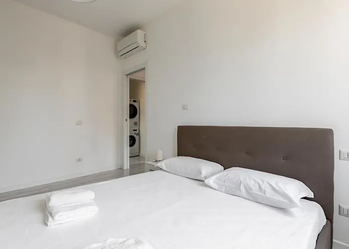 Guesthost - Garibaldi & Gae Aulenti Modern With Private Parking! Apartament *