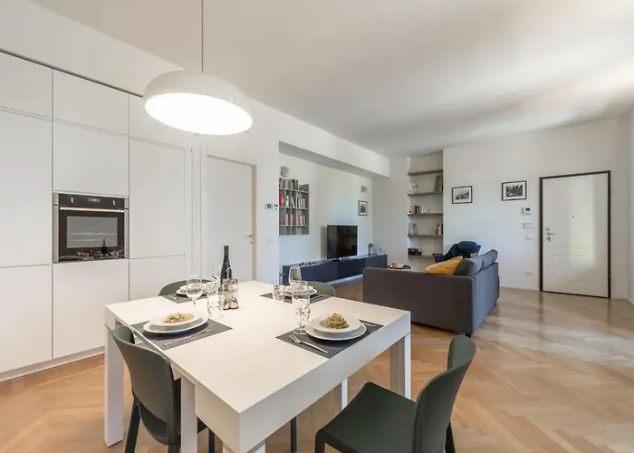 The Best Rent - Spacious Three-bedroom With Terrace * Milano