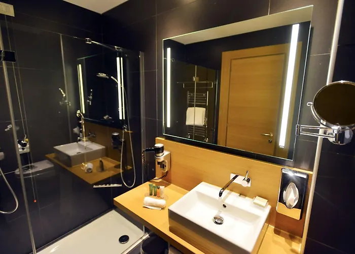 Отель Hilton Garden North 4*
