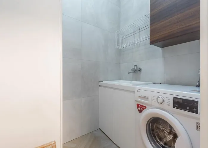 The Best Rent - Spacious Three-bedroom With Terrace *