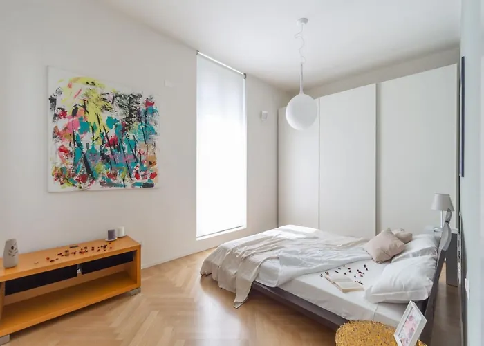 The Best Rent - Spacious Three-bedroom With Terrace