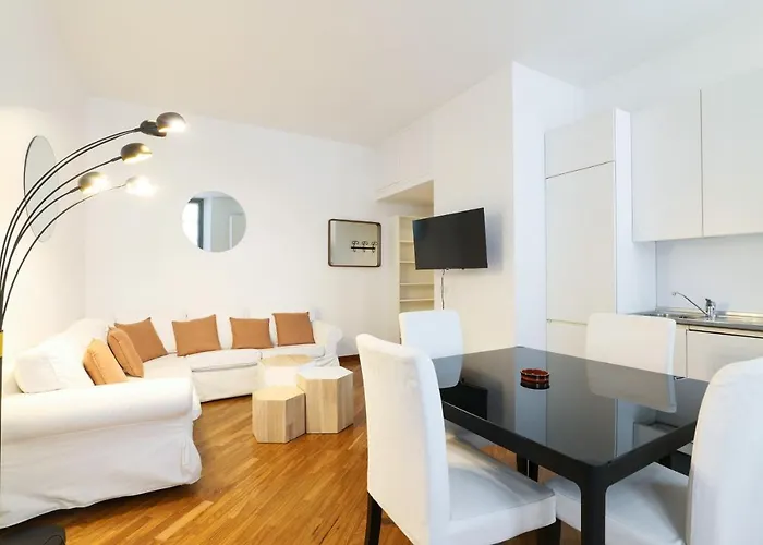 Charming San Babila Apt. 아파트 밀라노