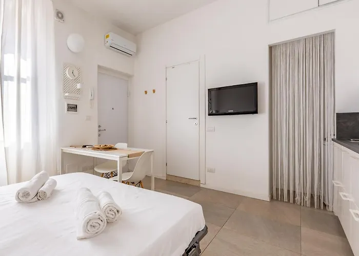 Cosy With Shared Terrace! * Milán