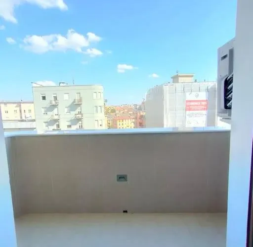 شقة New & Bright Balcony Flat By Station *