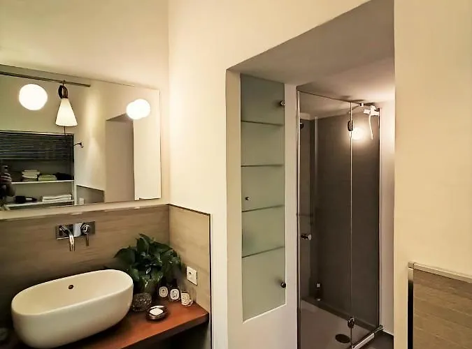 Charming Design Into Navigli District アパート