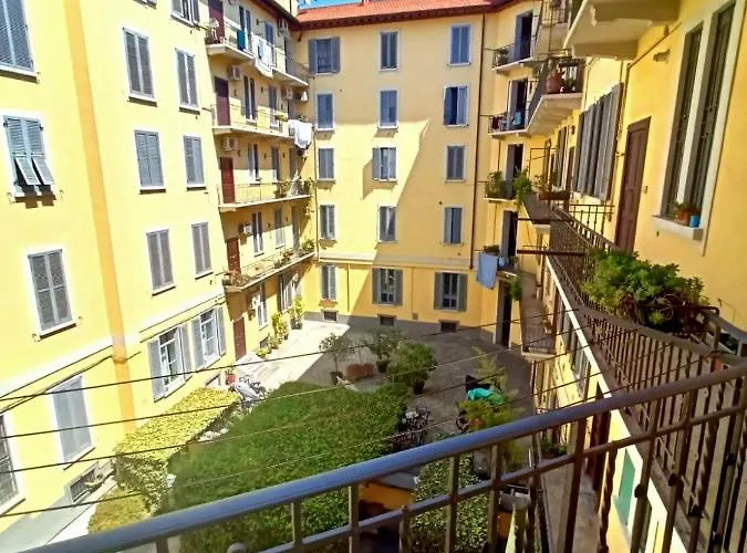 Charming Design Into Navigli District * ミラノ