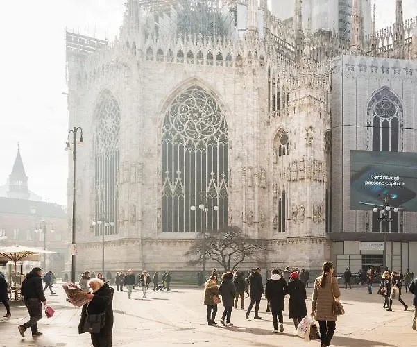An Elegant Vacation Near Duomo Milan, 2 Bedrooms, 6 Guests Appartamento Milano