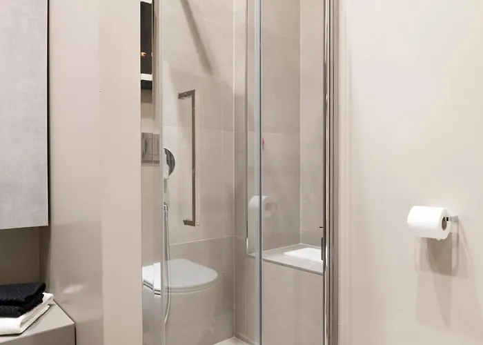 An Elegant Vacation Near Duomo Milan, 2 Bedrooms, 6 Guests Appartamento Milano