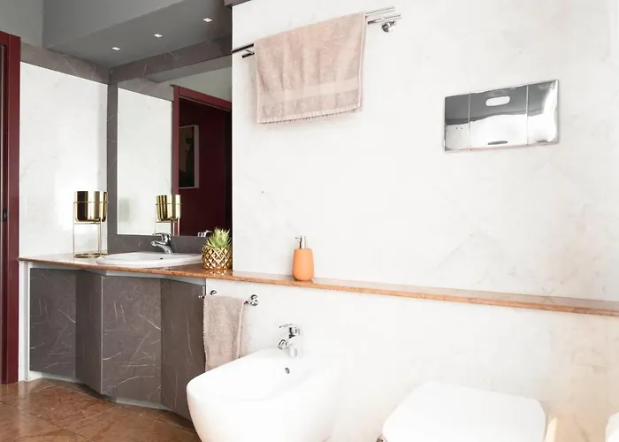 Appartamento An Elegant Vacation Near Duomo Milan, 2 Bedrooms, 6 Guests Milano