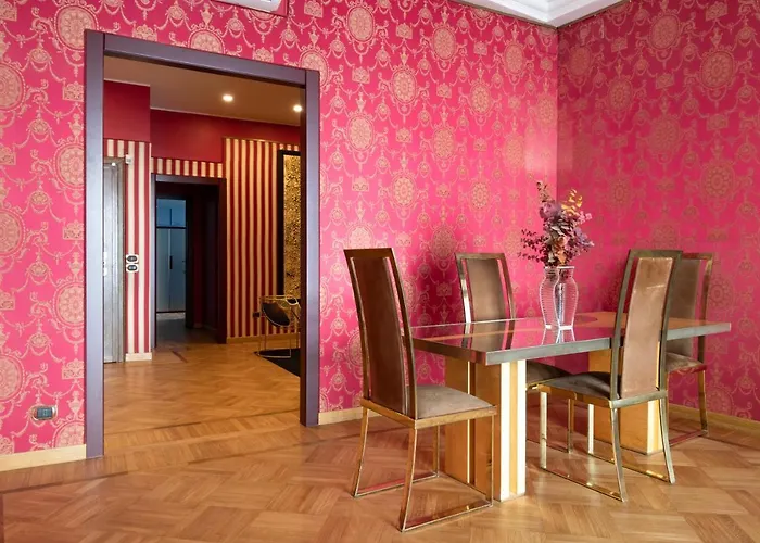 An Elegant Vacation Near Duomo Milan, 2 Bedrooms, 6 Guests * Milano