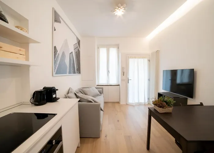 Amazing New - Navigli-centro, Mediolan