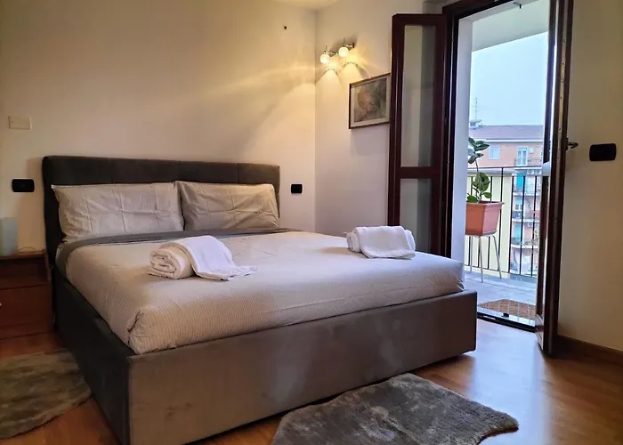 Big Bright Flat In Close To Loreto Square Апартаменты *