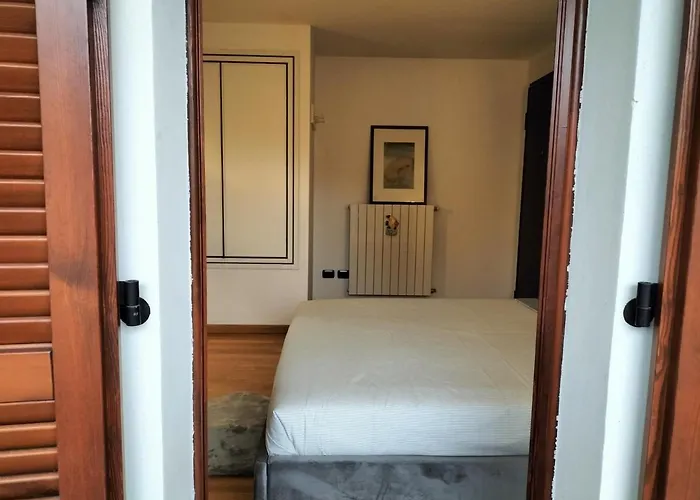 Апартаменты Big Bright Flat In Close To Loreto Square