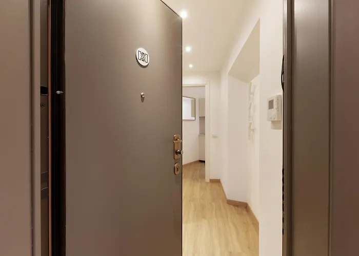 Guesthost - In The Heart Of Milano! Apartment