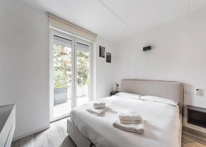 Guesthost - Comfy With Private Parking & Balcony Apartmán *