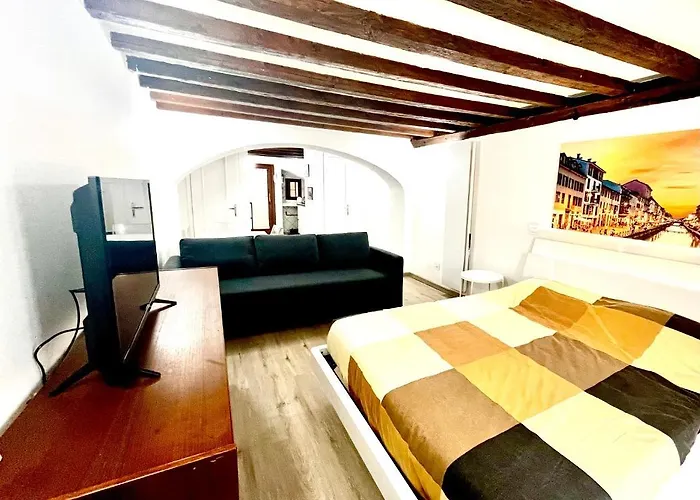 Naviglium Darsena * מילאנו