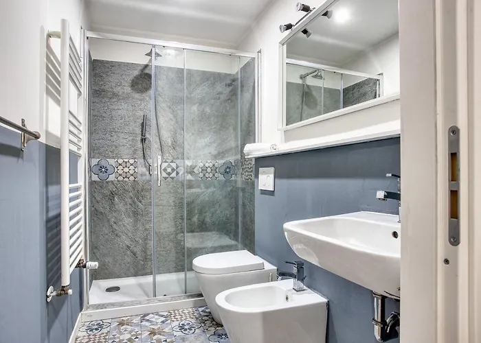 Hostmate - - Farini - Isola * Milánó