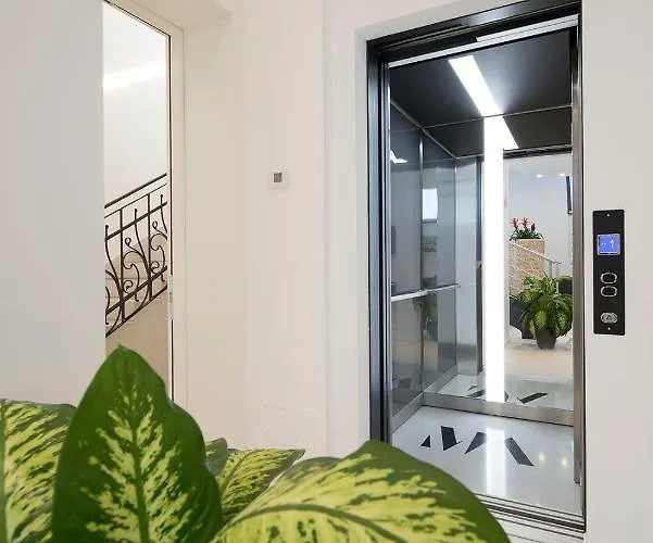 Gatto Bianco Mia 2* ミラノ