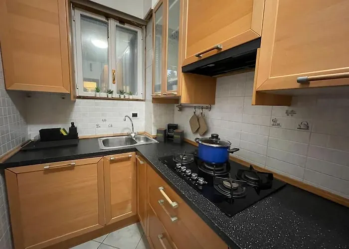 Parcheggi Gratis Collegato Al Duomo Con Tram27 Lägenhet