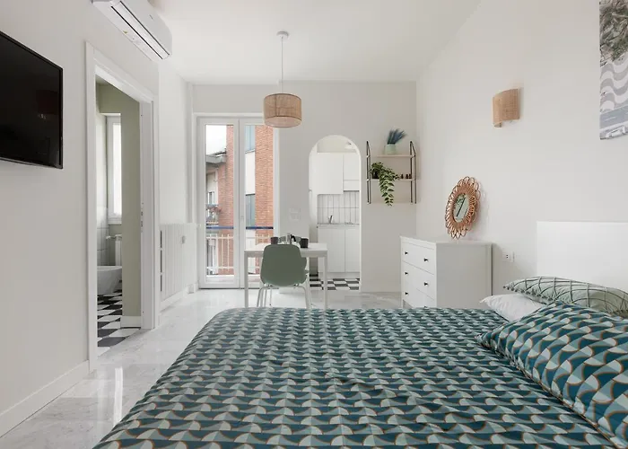 Comfy X2 - 1,1 Km Far From Iulm University! Διαμέρισμα