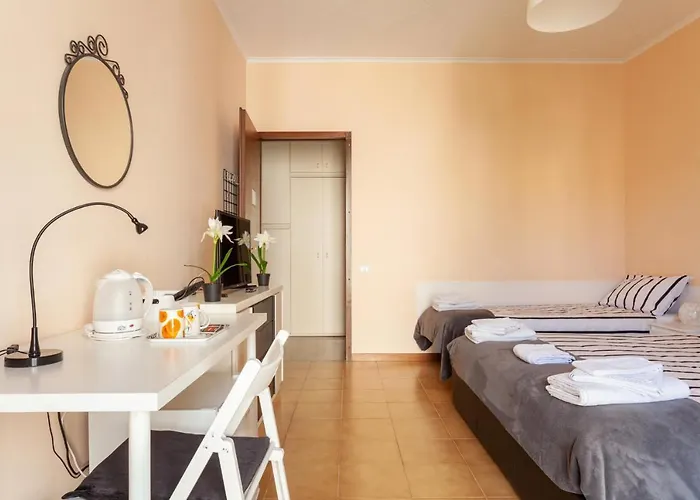 大教堂一刻钟旅馆 *