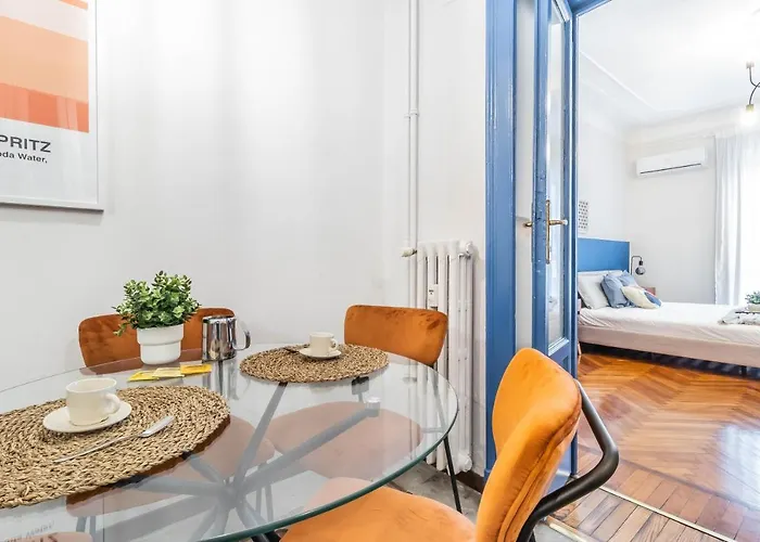 Center Elegant Flat 4-pax - Metro M1 - Fast Wifi - Ac & Balcony 公寓 *