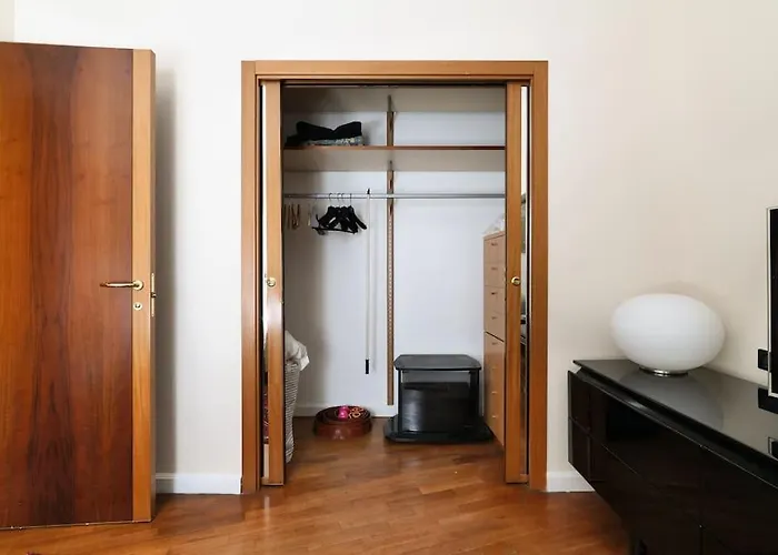 Large And Elegant In Missori Duomo Apartament *