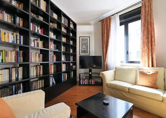 Large And Elegant In Missori Duomo Apartament *