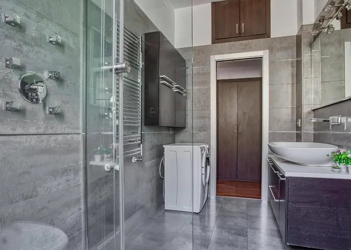 Joivy Tasteful Flat With Balcony דירה