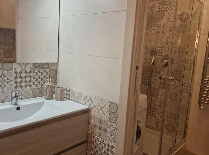 Regina In Porta Romana 2 - Sky Tv, Wifi E Breakfast Box Appartamento