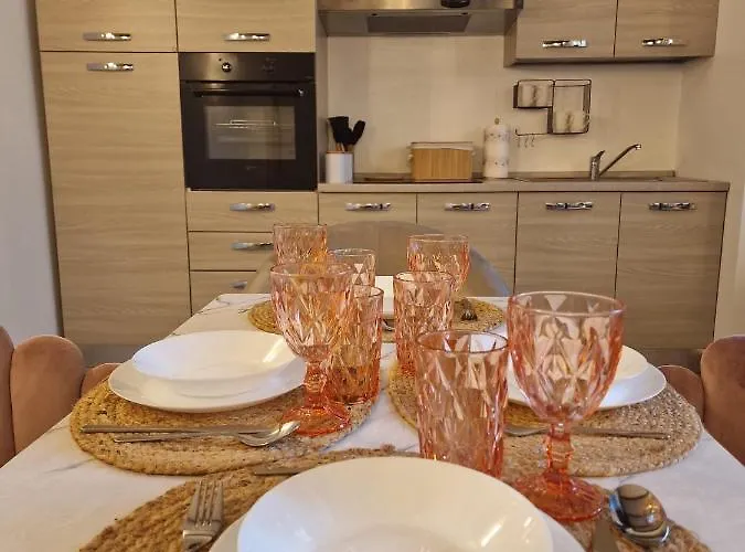 Regina In Porta Romana 2 - Sky Tv, Wifi E Breakfast Box Appartamento *