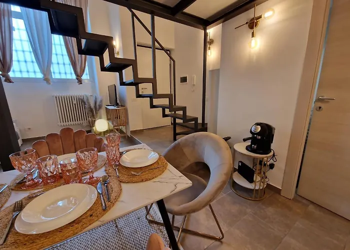 Regina In Porta Romana 2 - Sky Tv, Wifi E Breakfast Box