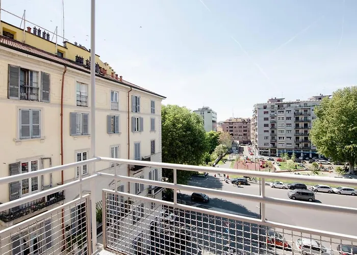 - Duomo And Navigli, Bright With Balcony Mailand