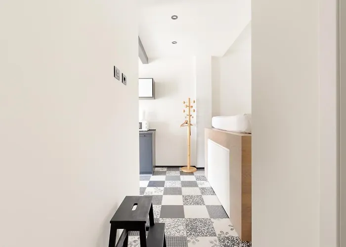 Guesthost - Renovated Apts * Milão