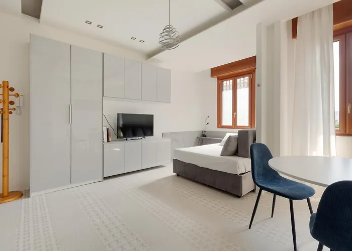Guesthost - Renovated Apts Apartamento Milão