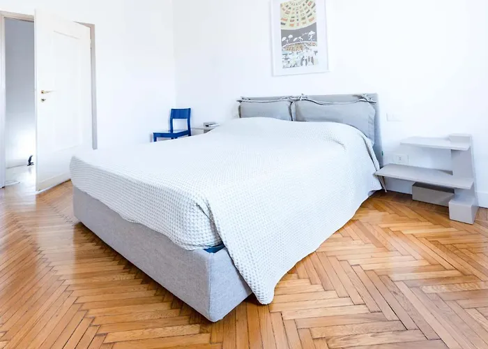 Flat 5 Min From Duomo With Park For Small Cars Apartment *