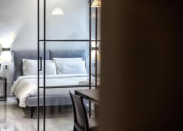 شقة New & Bright Balcony Flat By Station ميلان