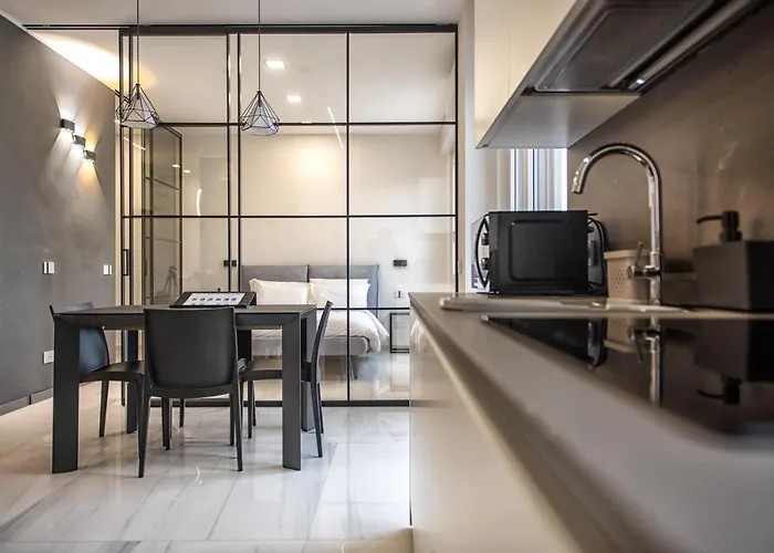 شقة New & Bright Balcony Flat By Station *