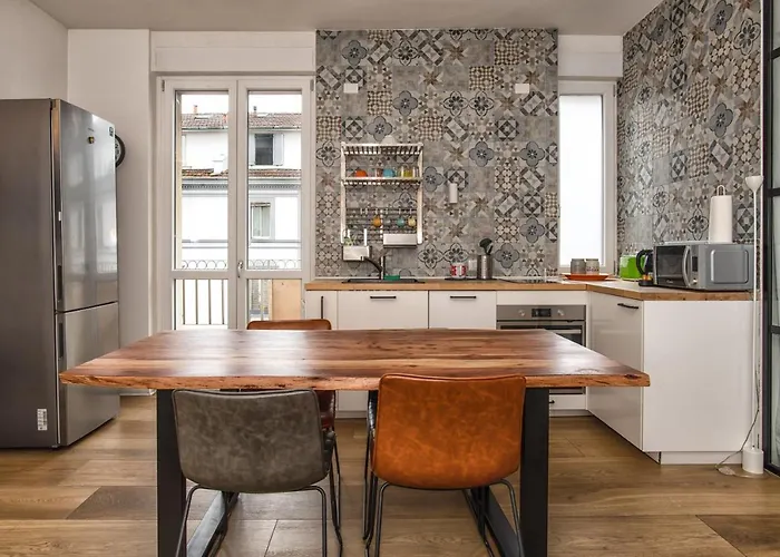 Luxury Flat By Station / Unique View * Milánó