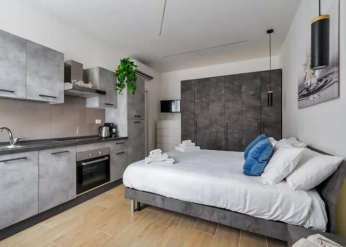 Rent - Modern Flat 아파트 *