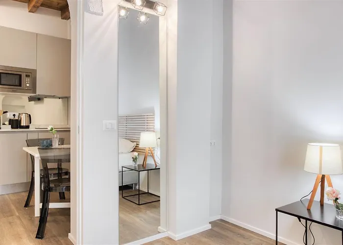 Joivy Delightful 1-bed Flat In The Centre Of * Mediolan