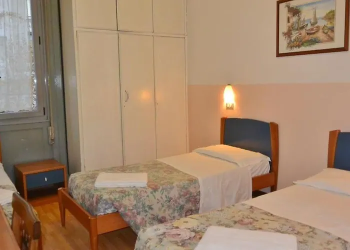 Hotell Csi Group - Station 3*